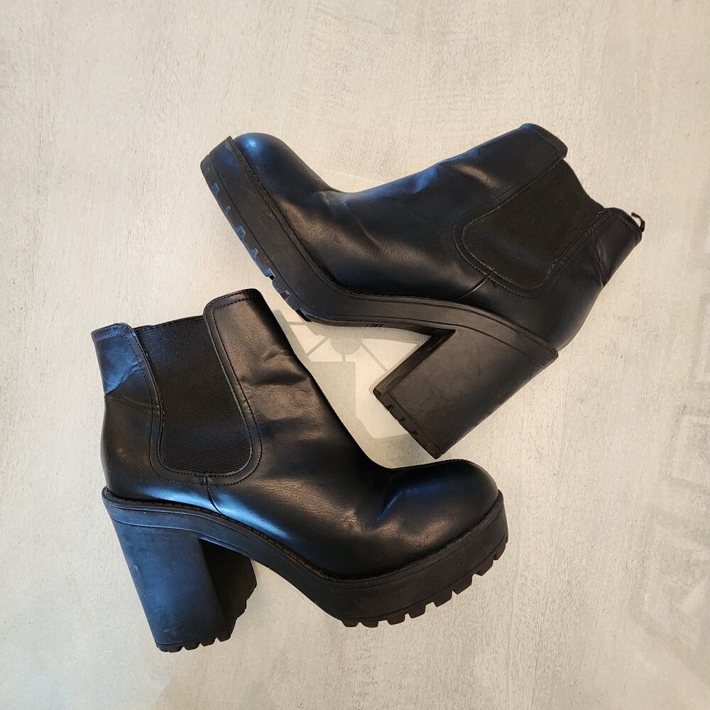 Divided H & M Women's Black Pull On Chunky Heel Ankle Booties SZ 9.5 - Picture 2 of 8